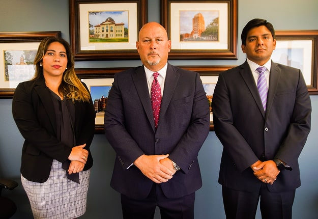 León Law Firm Lawyers Image